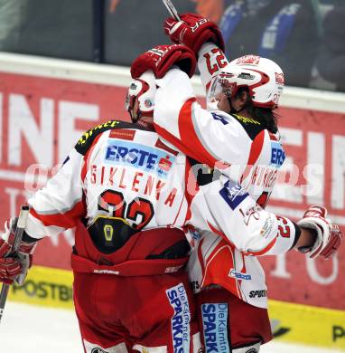 EBEL. Eishockey Bundesliga. EC Rekord Fenster VSV gegen KAC.  Torjubel Thomas HUndertpfund, Mike Siklenka  (KAC). Villach, am 9.12.2011.
Foto: Kuess 


---
pressefotos, pressefotografie, kuess, qs, qspictures, sport, bild, bilder, bilddatenbank