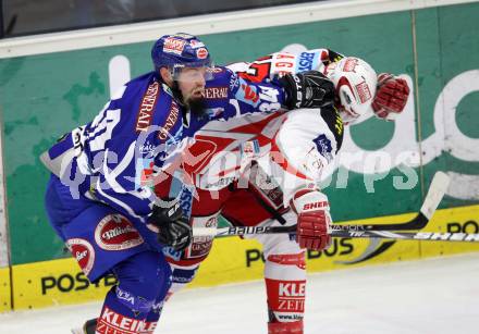 EBEL. Eishockey Bundesliga. EC Rekord Fenster VSV gegen KAC. Markus Peintner,  (VSV),  Gregor Hager (KAC). Villach, am 9.12.2011.
Foto: Kuess 


---
pressefotos, pressefotografie, kuess, qs, qspictures, sport, bild, bilder, bilddatenbank