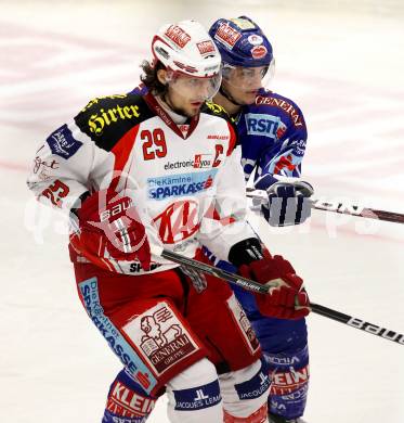 EBEL. Eishockey Bundesliga. EC Rekord Fenster VSV gegen KAC. Stefan Bacher,  (VSV), Christoph Brandner (KAC). Villach, am 9.12.2011.
Foto: Kuess 


---
pressefotos, pressefotografie, kuess, qs, qspictures, sport, bild, bilder, bilddatenbank