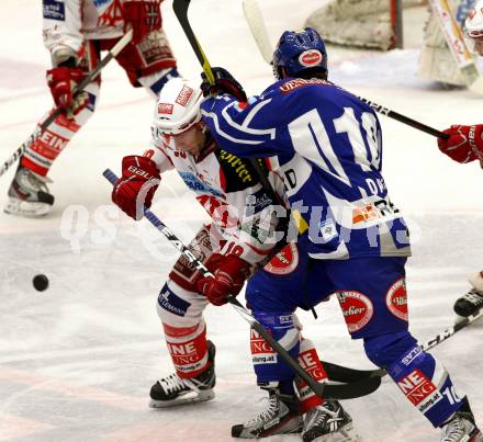 EBEL. Eishockey Bundesliga. EC Rekord Fenster VSV gegen KAC.  DAMON Derek (VSV),  KOCH Thomas (KAC). Villach, am 9.12.2011.
Foto: Kuess 


---
pressefotos, pressefotografie, kuess, qs, qspictures, sport, bild, bilder, bilddatenbank