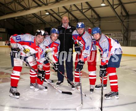 Eishockey. CHL. Carinthian Hockey League. EC Feld am See. Martin Modl, Thomas Zammernig, Trainer Jiri Ciz, Robert Steinwender, Stephan Orel. Feld am See, 9.12.2011.
Foto: Kuess
---
pressefotos, pressefotografie, kuess, qs, qspictures, sport, bild, bilder, bilddatenbank