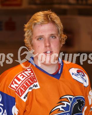 Eishockey Kaerntner Liga Mitte. EC Gummern. Fabian Egger. Steindorf, am 3.12.2011.
Foto: Kuess
---
pressefotos, pressefotografie, kuess, qs, qspictures, sport, bild, bilder, bilddatenbank