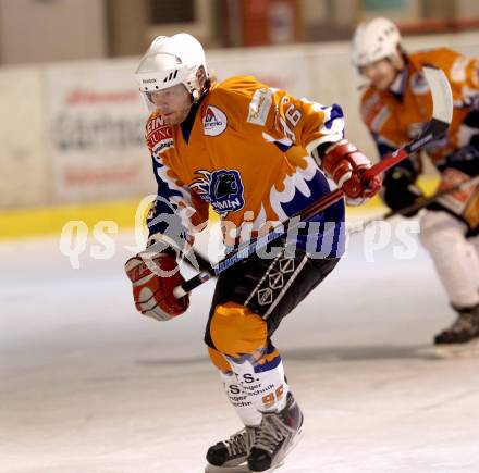 Eishockey Kaerntner Liga Mitte. EC Gummern.  Patrick Kogler. Steindorf, am 3.12.2011.
Foto: Kuess
---
pressefotos, pressefotografie, kuess, qs, qspictures, sport, bild, bilder, bilddatenbank