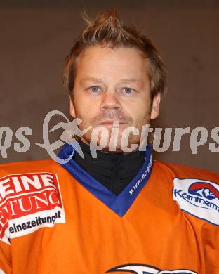 Eishockey Kaerntner Liga Mitte. EC Gummern. Patrick Kogler. Steindorf, am 3.12.2011.
Foto: Kuess
---
pressefotos, pressefotografie, kuess, qs, qspictures, sport, bild, bilder, bilddatenbank