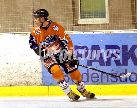 Eishockey Kaerntner Liga Mitte. EC Gummern. Andreas Kovac. Steindorf, am 3.12.2011.
Foto: Kuess
---
pressefotos, pressefotografie, kuess, qs, qspictures, sport, bild, bilder, bilddatenbank