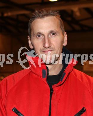 Eishockey Kaerntner Liga Mitte. EC Gummern. Co-Trainer Alfred Olsacher. Steindorf, am 3.12.2011.
Foto: Kuess
---
pressefotos, pressefotografie, kuess, qs, qspictures, sport, bild, bilder, bilddatenbank