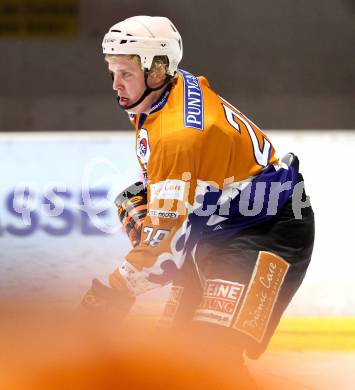 Eishockey Kaerntner Liga Mitte. EC Gummern. Egger Fabian. Steindorf, am 3.12.2011.
Foto: Kuess
---
pressefotos, pressefotografie, kuess, qs, qspictures, sport, bild, bilder, bilddatenbank