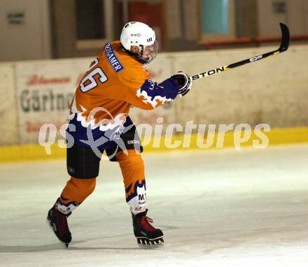 Eishockey Kaerntner Liga Mitte. EC Gummern.  Daniel Wohlgemuth. Steindorf, am 3.12.2011.
Foto: Kuess
---
pressefotos, pressefotografie, kuess, qs, qspictures, sport, bild, bilder, bilddatenbank