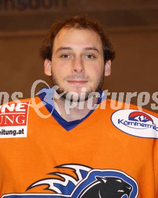 Eishockey Kaerntner Liga Mitte. EC Gummern. Stefan Singer. Steindorf, am 3.12.2011.
Foto: Kuess
---
pressefotos, pressefotografie, kuess, qs, qspictures, sport, bild, bilder, bilddatenbank