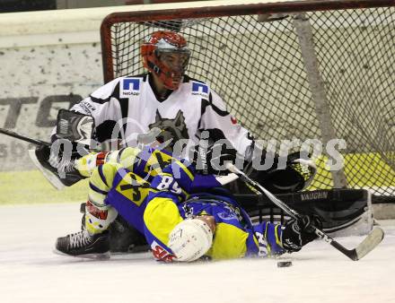 Eishockey CHL. Carinthian Hokey League. Tarco Woelfe gegen UECR Huben. Marco Del Fabro (Tarco), Martin Unterlerchner (Huben). Klagenfurt, am 9.12.2011.
Foto: Kuess
---
pressefotos, pressefotografie, kuess, qs, qspictures, sport, bild, bilder, bilddatenbank