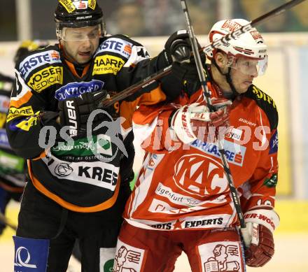 EBEL. Eishockey Bundesliga. KAC gegen Moser Medical Graz 99ers. Johannes Kirisits (KAC), Zdenek Blatny (Graz). Klagenfurt, am 11.12.2011.
Foto: Kuess

---
pressefotos, pressefotografie, kuess, qs, qspictures, sport, bild, bilder, bilddatenbank