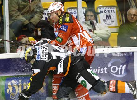 EBEL. Eishockey Bundesliga. KAC gegen Moser Medical Graz 99ers. Mike Siklenka,  (KAC), Guillaume Lefevre (Graz). Klagenfurt, am 11.12.2011.
Foto: Kuess

---
pressefotos, pressefotografie, kuess, qs, qspictures, sport, bild, bilder, bilddatenbank