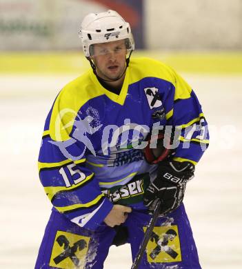 Eishockey CHL. Carinthian Hokey League. Tarco Woelfe gegen UECR Huben. Jjiri Broz (Huben). Klagenfurt, am 9.12.2011.
Foto: Kuess
---
pressefotos, pressefotografie, kuess, qs, qspictures, sport, bild, bilder, bilddatenbank