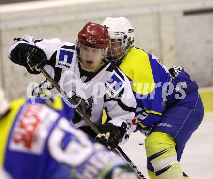 Eishockey CHL. Carinthian Hokey League. Tarco Woelfe gegen UECR Huben. Harald Ofner (Tarco), Johannes Islitzer (Huben). Klagenfurt, am 9.12.2011.
Foto: Kuess
---
pressefotos, pressefotografie, kuess, qs, qspictures, sport, bild, bilder, bilddatenbank