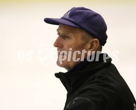 Eishockey CHL. Carinthian Hokey League. Tarco Woelfe gegen UECR Huben. Trainer Petr Vrabec (Huben). Klagenfurt, am 9.12.2011.
Foto: Kuess
---
pressefotos, pressefotografie, kuess, qs, qspictures, sport, bild, bilder, bilddatenbank