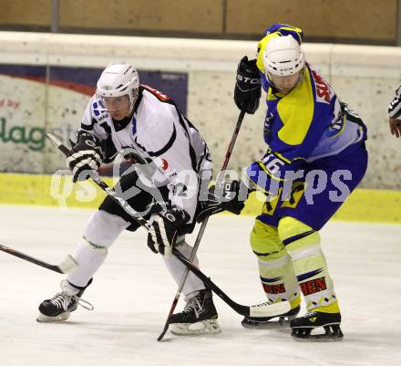 Eishockey CHL. Carinthian Hokey League. Tarco Woelfe gegen UECR Huben. Christoph Skriner (Tarco), Alexander Riepler (Huben). Klagenfurt, am 9.12.2011.
Foto: Kuess
---
pressefotos, pressefotografie, kuess, qs, qspictures, sport, bild, bilder, bilddatenbank