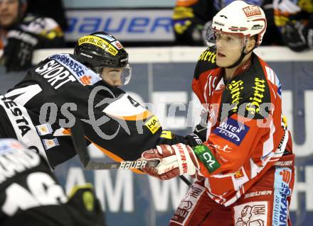 EBEL. Eishockey Bundesliga. KAC gegen Moser Medical Graz 99ers. Stephan Geier (KAC), Rodi Wade Short (Graz). Klagenfurt, am 11.12.2011.
Foto: Kuess

---
pressefotos, pressefotografie, kuess, qs, qspictures, sport, bild, bilder, bilddatenbank