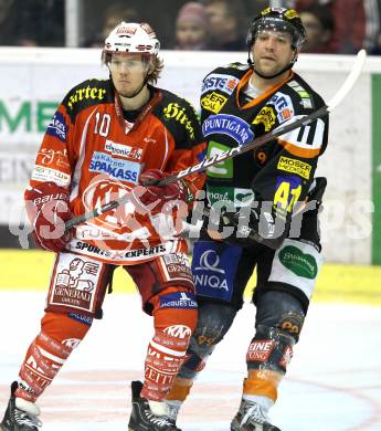 EBEL. Eishockey Bundesliga. KAC gegen Moser Medical Graz 99ers. Tyler Scofield, (KAC),  Brett Lysak (Graz). Klagenfurt, am 11.12.2011.
Foto: Kuess

---
pressefotos, pressefotografie, kuess, qs, qspictures, sport, bild, bilder, bilddatenbank