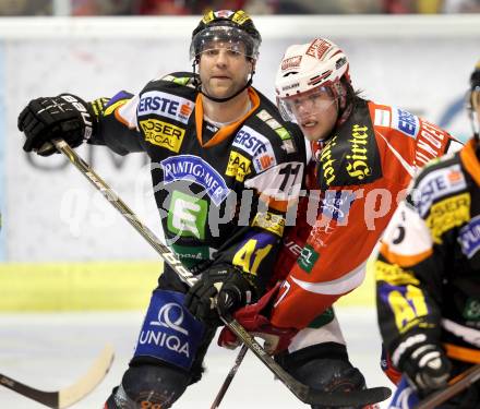 EBEL. Eishockey Bundesliga. KAC gegen Moser Medical Graz 99ers. Thomas HUndertpfund, (KAC), Brett Lysak  (Graz). Klagenfurt, am 11.12.2011.
Foto: Kuess

---
pressefotos, pressefotografie, kuess, qs, qspictures, sport, bild, bilder, bilddatenbank