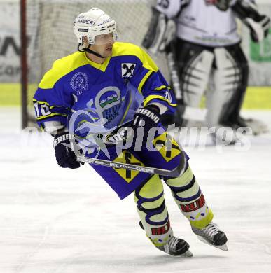 Eishockey CHL. Carinthian Hokey League. Tarco Woelfe gegen UECR Huben. Mario Volkan (Huben). Klagenfurt, am 9.12.2011.
Foto: Kuess
---
pressefotos, pressefotografie, kuess, qs, qspictures, sport, bild, bilder, bilddatenbank