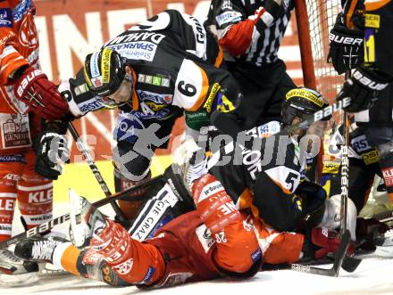 EBEL. Eishockey Bundesliga. KAC gegen Moser Medical Graz 99ers. John Lammers,  (KAC), Toni Dahlman, Dustin Ballegooie (Graz). Klagenfurt, am 11.12.2011.
Foto: Kuess

---
pressefotos, pressefotografie, kuess, qs, qspictures, sport, bild, bilder, bilddatenbank