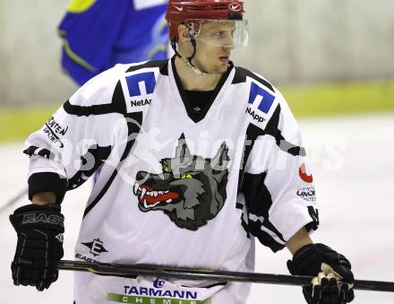 Eishockey CHL. Carinthian Hokey League. Tarco Woelfe gegen UECR Huben. Harald Ofner (Tarco). Klagenfurt, am 9.12.2011.
Foto: Kuess
---
pressefotos, pressefotografie, kuess, qs, qspictures, sport, bild, bilder, bilddatenbank