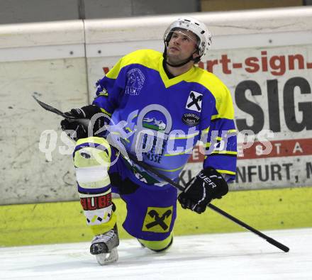 Eishockey CHL. Carinthian Hokey League. Tarco Woelfe gegen UECR Huben. Jiri Broz (Huben). Klagenfurt, am 9.12.2011.
Foto: Kuess
---
pressefotos, pressefotografie, kuess, qs, qspictures, sport, bild, bilder, bilddatenbank