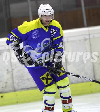 Eishockey CHL. Carinthian Hokey League. Tarco Woelfe gegen UECR Huben. Alexander Riepler (Huben). Klagenfurt, am 9.12.2011.
Foto: Kuess
---
pressefotos, pressefotografie, kuess, qs, qspictures, sport, bild, bilder, bilddatenbank