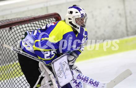 Eishockey CHL. Carinthian Hokey League. Tarco Woelfe gegen UECR Huben. Thomas Valtiner (Huben). Klagenfurt, am 9.12.2011.
Foto: Kuess
---
pressefotos, pressefotografie, kuess, qs, qspictures, sport, bild, bilder, bilddatenbank