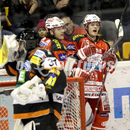 EBEL. Eishockey Bundesliga. KAC gegen Moser Medical Graz 99ers. Torjubel Stephan Geier, Manuel Geier (KAC). Klagenfurt, am 11.12.2011.
Foto: Kuess

---
pressefotos, pressefotografie, kuess, qs, qspictures, sport, bild, bilder, bilddatenbank