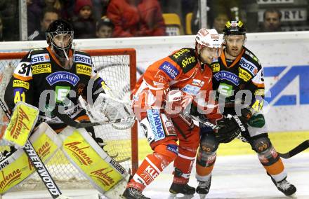 EBEL. Eishockey Bundesliga. KAC gegen Moser Medical Graz 99ers. Gregor Hager, (KAC), Fabian Weinhandl, Dustin Van Ballegooie (Graz). Klagenfurt, am 11.12.2011.
Foto: Kuess

---
pressefotos, pressefotografie, kuess, qs, qspictures, sport, bild, bilder, bilddatenbank