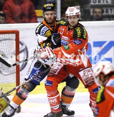 EBEL. Eishockey Bundesliga. KAC gegen Moser Medical Graz 99ers. Gregor Hager,  (KAC), Dustin Van Ballegooie (Graz). Klagenfurt, am 11.12.2011.
Foto: Kuess

---
pressefotos, pressefotografie, kuess, qs, qspictures, sport, bild, bilder, bilddatenbank