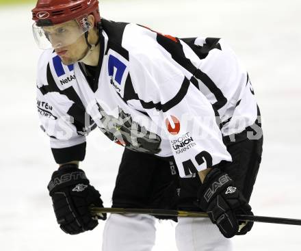 Eishockey CHL. Carinthian Hokey League. Tarco Woelfe gegen UECR Huben. Harald Ofner (Tarco). Klagenfurt, am 9.12.2011.
Foto: Kuess
---
pressefotos, pressefotografie, kuess, qs, qspictures, sport, bild, bilder, bilddatenbank