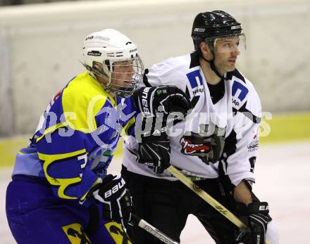 Eishockey CHL. Carinthian Hokey League. Tarco Woelfe gegen UECR Huben. Stuart Altvater (Tarco), Alexander Payr (Huben). Klagenfurt, am 9.12.2011.
Foto: Kuess
---
pressefotos, pressefotografie, kuess, qs, qspictures, sport, bild, bilder, bilddatenbank