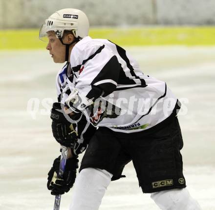 Eishockey CHL. Carinthian Hokey League. Tarco Woelfe gegen UECR Huben. Daniel Goetzhaber (Tarco). Klagenfurt, am 9.12.2011.
Foto: Kuess
---
pressefotos, pressefotografie, kuess, qs, qspictures, sport, bild, bilder, bilddatenbank