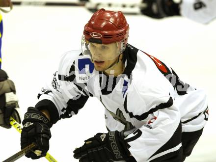 Eishockey CHL. Carinthian Hokey League. Tarco Woelfe gegen UECR Huben. Harald Ofner (Tarco). Klagenfurt, am 9.12.2011.
Foto: Kuess
---
pressefotos, pressefotografie, kuess, qs, qspictures, sport, bild, bilder, bilddatenbank