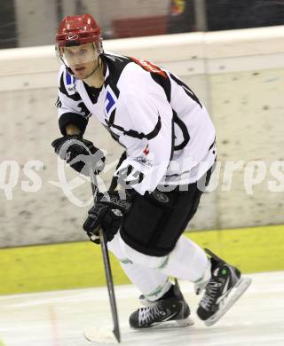 Eishockey CHL. Carinthian Hokey League. Tarco Woelfe gegen UECR Huben. Harald Ofner (Tarco). Klagenfurt, am 9.12.2011.
Foto: Kuess
---
pressefotos, pressefotografie, kuess, qs, qspictures, sport, bild, bilder, bilddatenbank