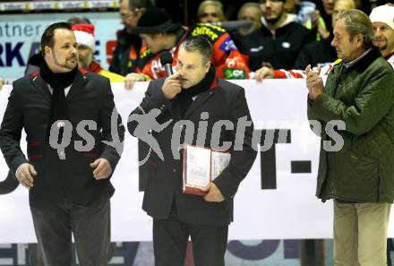 EBEL. Eishockey Bundesliga. KAC gegen Moser Medical Graz 99ers. Abschied von Erich Poechheim. Mario Winkler, Karl Nedwed. Klagenfurt, am 11.12.2011.
Foto: Kuess

---
pressefotos, pressefotografie, kuess, qs, qspictures, sport, bild, bilder, bilddatenbank