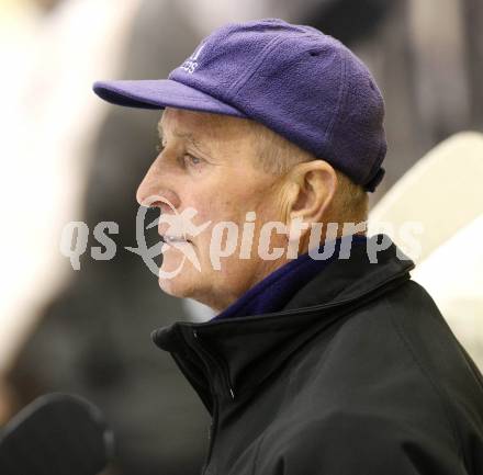 Eishockey CHL. Carinthian Hokey League. Tarco Woelfe gegen UECR Huben. Trainer Petr Vrabec (Huben). Klagenfurt, am 9.12.2011.
Foto: Kuess
---
pressefotos, pressefotografie, kuess, qs, qspictures, sport, bild, bilder, bilddatenbank