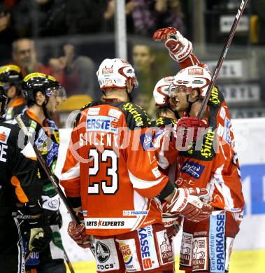 EBEL. Eishockey Bundesliga. KAC gegen Moser Medical Graz 99ers. Torjubel Gregor Hager (KAC). Klagenfurt, am 11.12.2011.
Foto: Kuess

---
pressefotos, pressefotografie, kuess, qs, qspictures, sport, bild, bilder, bilddatenbank