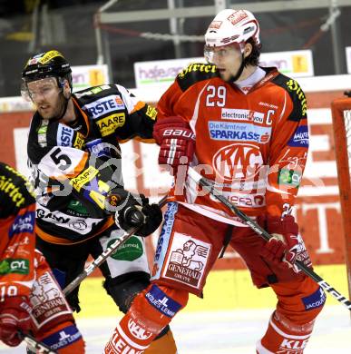 EBEL. Eishockey Bundesliga. KAC gegen Moser Medical Graz 99ers. Christoph Brandner,  (KAC), Dustin Van Ballegooie (Graz). Klagenfurt, am 11.12.2011.
Foto: Kuess

---
pressefotos, pressefotografie, kuess, qs, qspictures, sport, bild, bilder, bilddatenbank