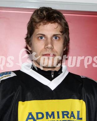 Eishockey. CHL. Carinthian Hockey League. USC HUFIX Velden. Daniel Reiter. Velden, 12.12.2011.
Foto: Kuess
---
pressefotos, pressefotografie, kuess, qs, qspictures, sport, bild, bilder, bilddatenbank