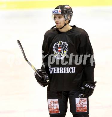 Eishockey. Nationalteam Oesterreich. Matthias Trattnig. Klagenfurt, 15.12.2011.
Foto: Kuess
---
pressefotos, pressefotografie, kuess, qs, qspictures, sport, bild, bilder, bilddatenbank