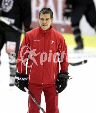 Eishockey. Nationalteam Oesterreich. Manny Viveiros. Klagenfurt, 15.12.2011.
Foto: Kuess
---
pressefotos, pressefotografie, kuess, qs, qspictures, sport, bild, bilder, bilddatenbank