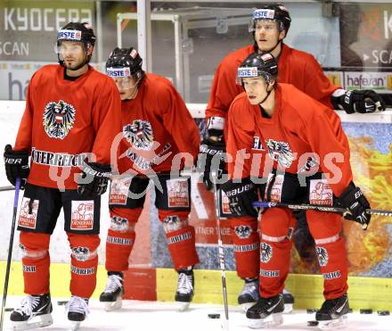 Eishockey. Nationalteam Oesterreich. Thomas Koch, Thomas Raffl, Manuel Geier. Klagenfurt, 15.12.2011.
Foto: Kuess
---
pressefotos, pressefotografie, kuess, qs, qspictures, sport, bild, bilder, bilddatenbank