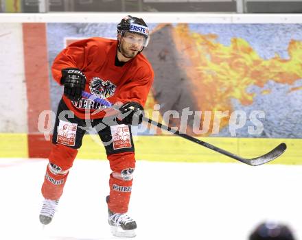 Eishockey. Nationalteam Oesterreich. Thomas Koch. Klagenfurt, 15.12.2011.
Foto: Kuess
---
pressefotos, pressefotografie, kuess, qs, qspictures, sport, bild, bilder, bilddatenbank