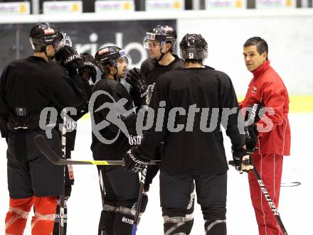 Eishockey. Nationalteam Oesterreich. Manny Viveiros. Klagenfurt, 15.12.2011.
Foto: Kuess
---
pressefotos, pressefotografie, kuess, qs, qspictures, sport, bild, bilder, bilddatenbank