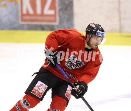 Eishockey. Nationalteam Oesterreich. Thomas Koch. Klagenfurt, 15.12.2011.
Foto: Kuess
---
pressefotos, pressefotografie, kuess, qs, qspictures, sport, bild, bilder, bilddatenbank