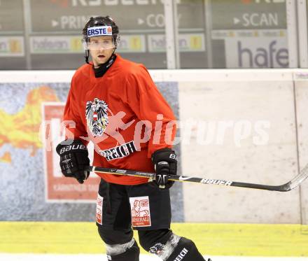 Eishockey. Nationalteam Oesterreich. Johannes Reichel. Klagenfurt, 15.12.2011.
Foto: Kuess
---
pressefotos, pressefotografie, kuess, qs, qspictures, sport, bild, bilder, bilddatenbank