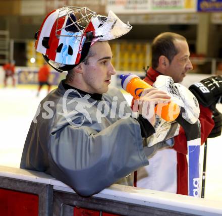 Eishockey. Nationalteam Oesterreich. Bernhard Starkbaum. Klagenfurt, 15.12.2011.
Foto: Kuess
---
pressefotos, pressefotografie, kuess, qs, qspictures, sport, bild, bilder, bilddatenbank